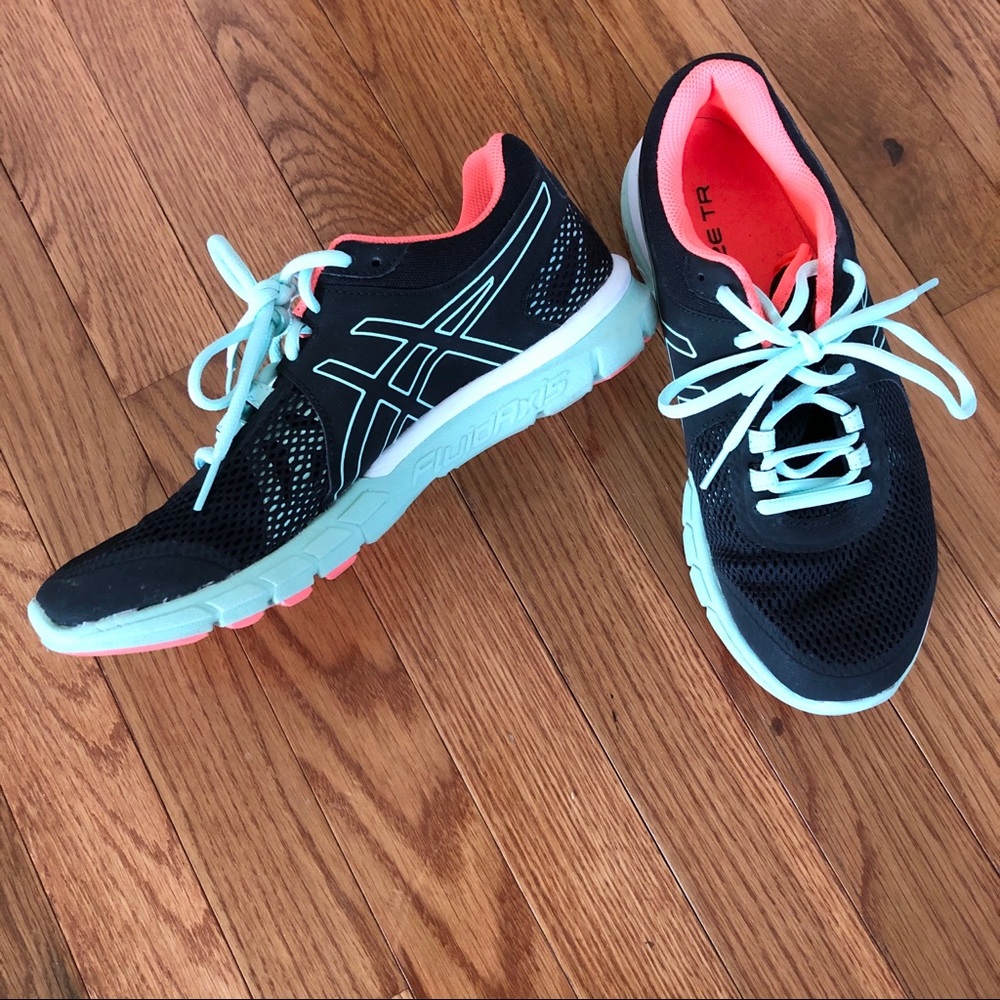 Size 7.5 Black ASICS Tennis Shoes